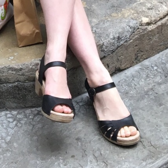 Dansko sandals size 40 great condition! - Picture 5 of 5